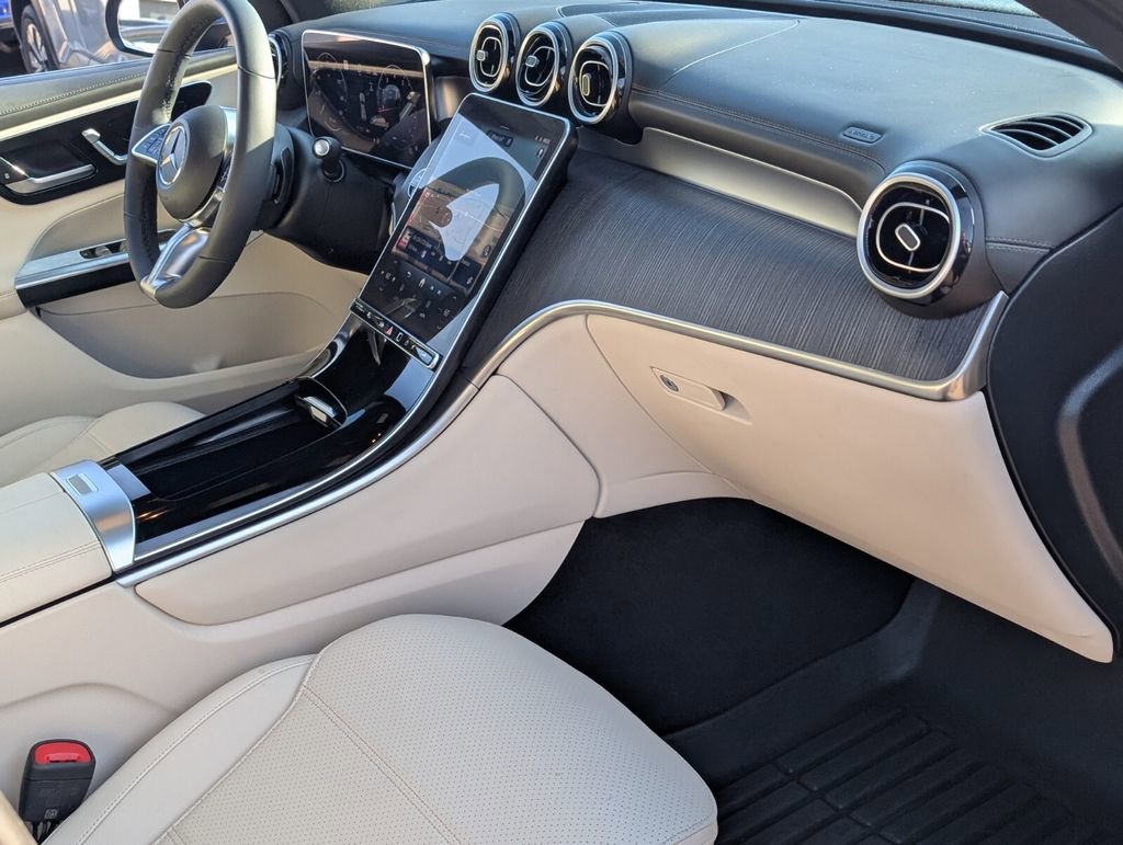 Used 2025 Mercedes-Benz GLC 300 image 19