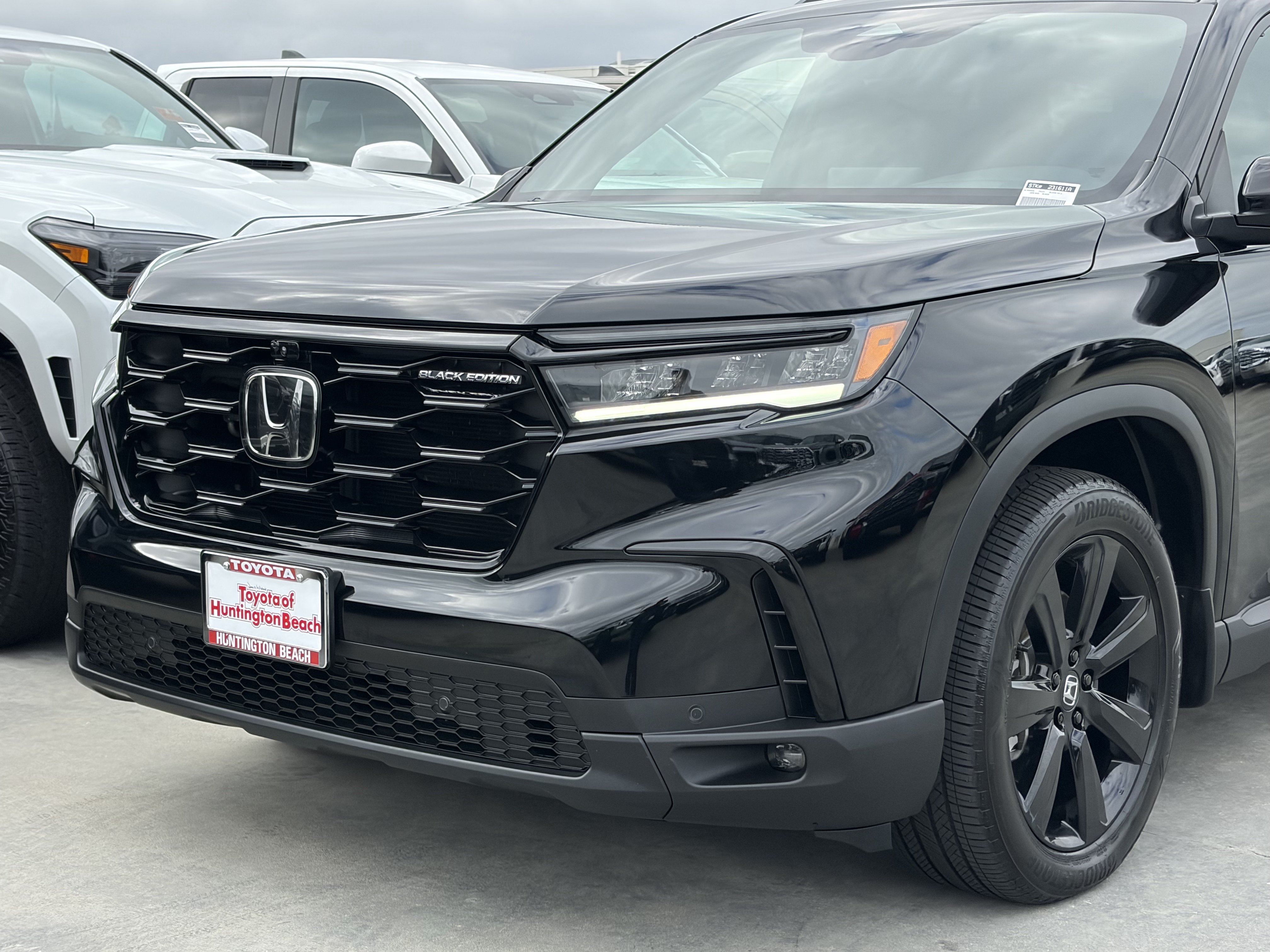 Used 2025 Honda Pilot Black Edition image 7