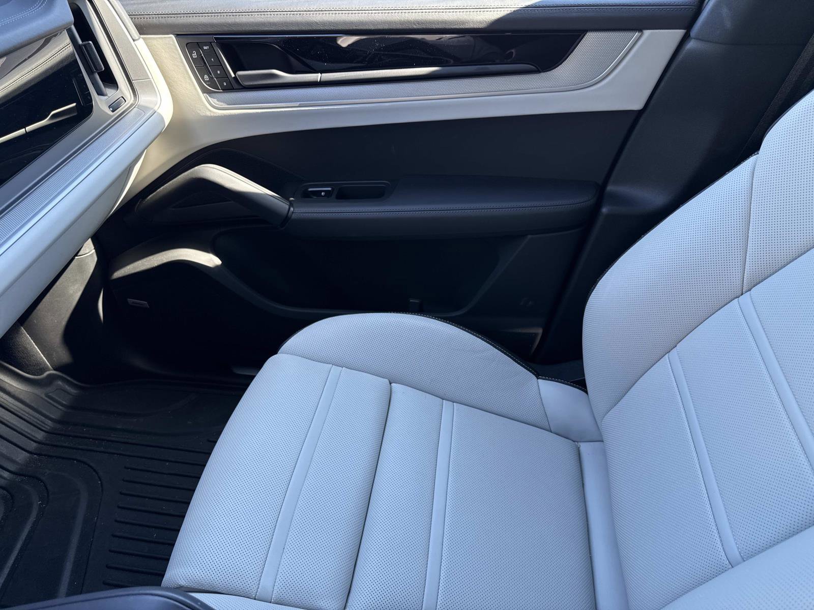 Certified 2024 Porsche Cayenne S image 26