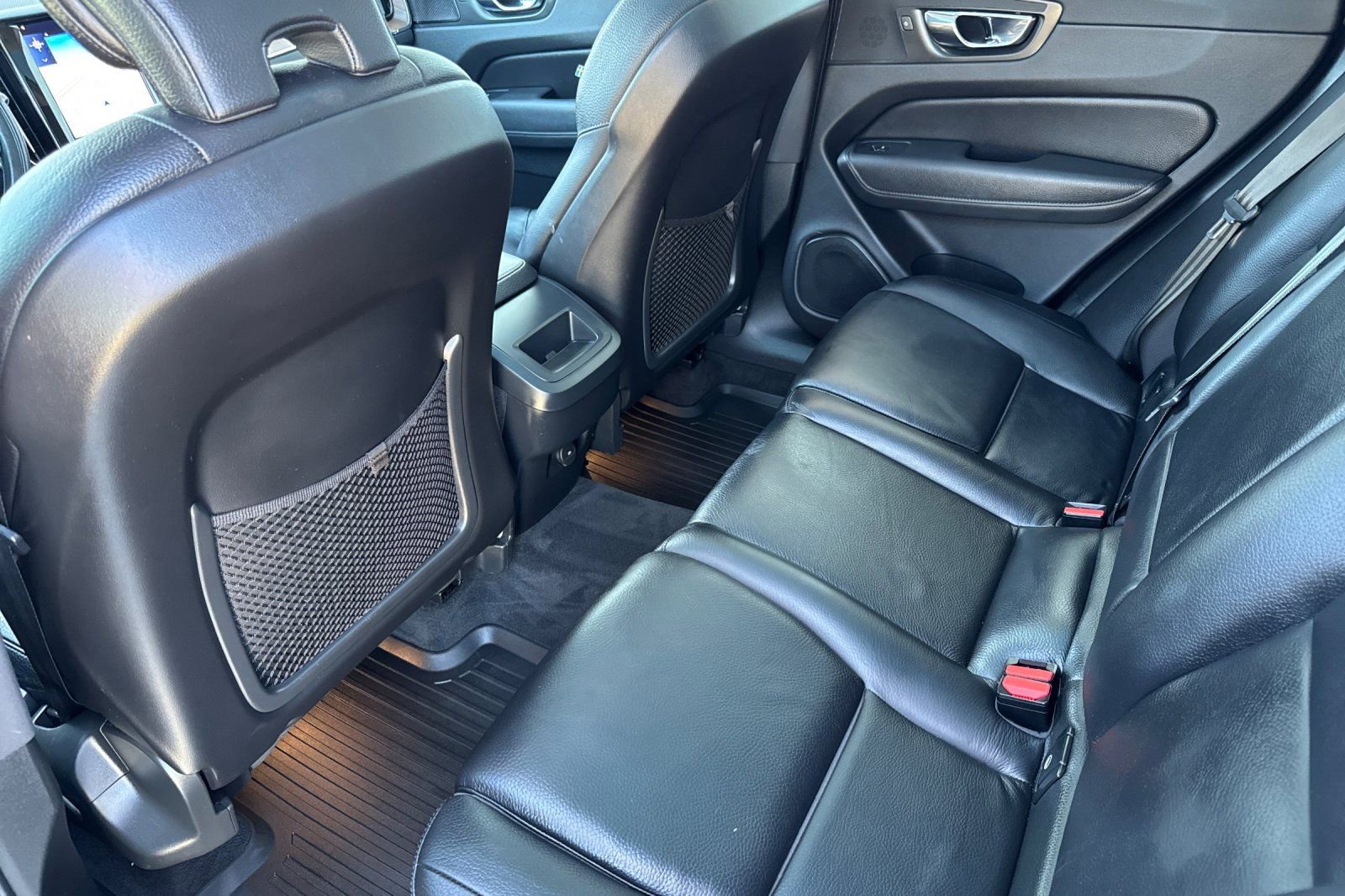 Used 2021 Volvo XC60 T6 Momentum image 13