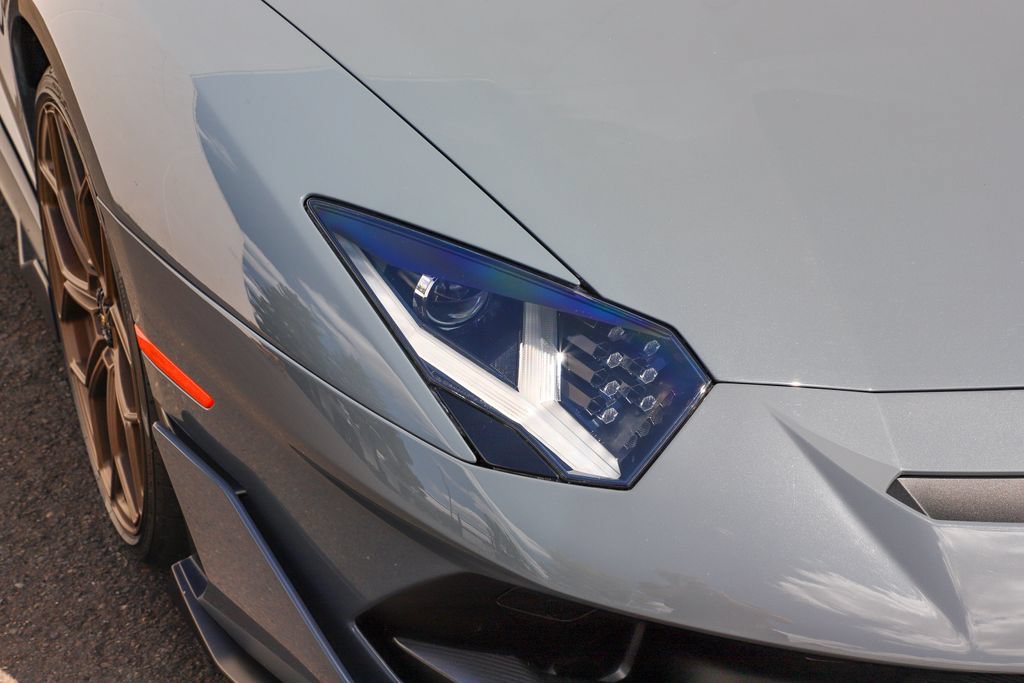 Used 2019 Lamborghini Aventador SVJ AWD/4WD image 43