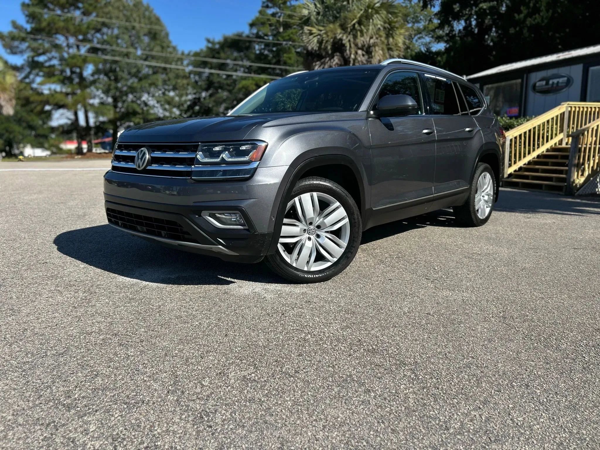Used 2018 Volkswagen Atlas SEL Premium image 3