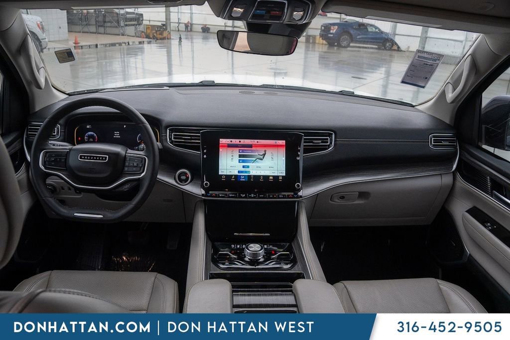 Used 2023 Jeep Wagoneer Series III w/ Preferred Equipment Group AWD/4WD image 4