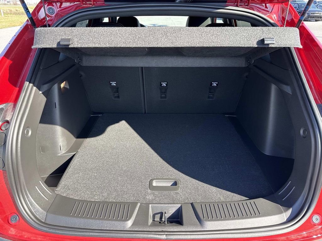 New 2026 Chevrolet Trax RS w/ Sunroof Package FWD image 11