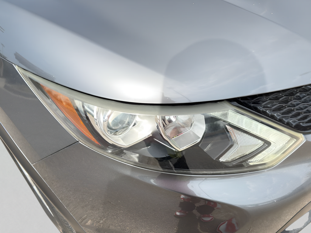 Used 2018 Nissan Rogue Sport SV FWD image 9