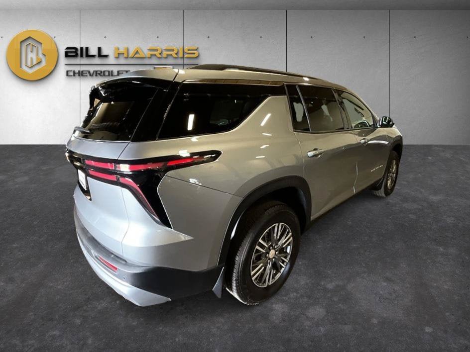New 2026 Chevrolet Traverse LT w/ Driver Confidence Package AWD/4WD image 2