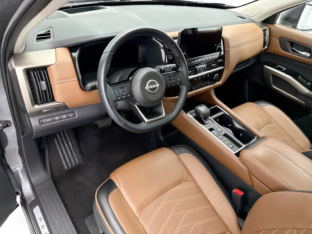 Used 2024 Nissan Pathfinder Platinum w/ Cargo Package FWD image 9