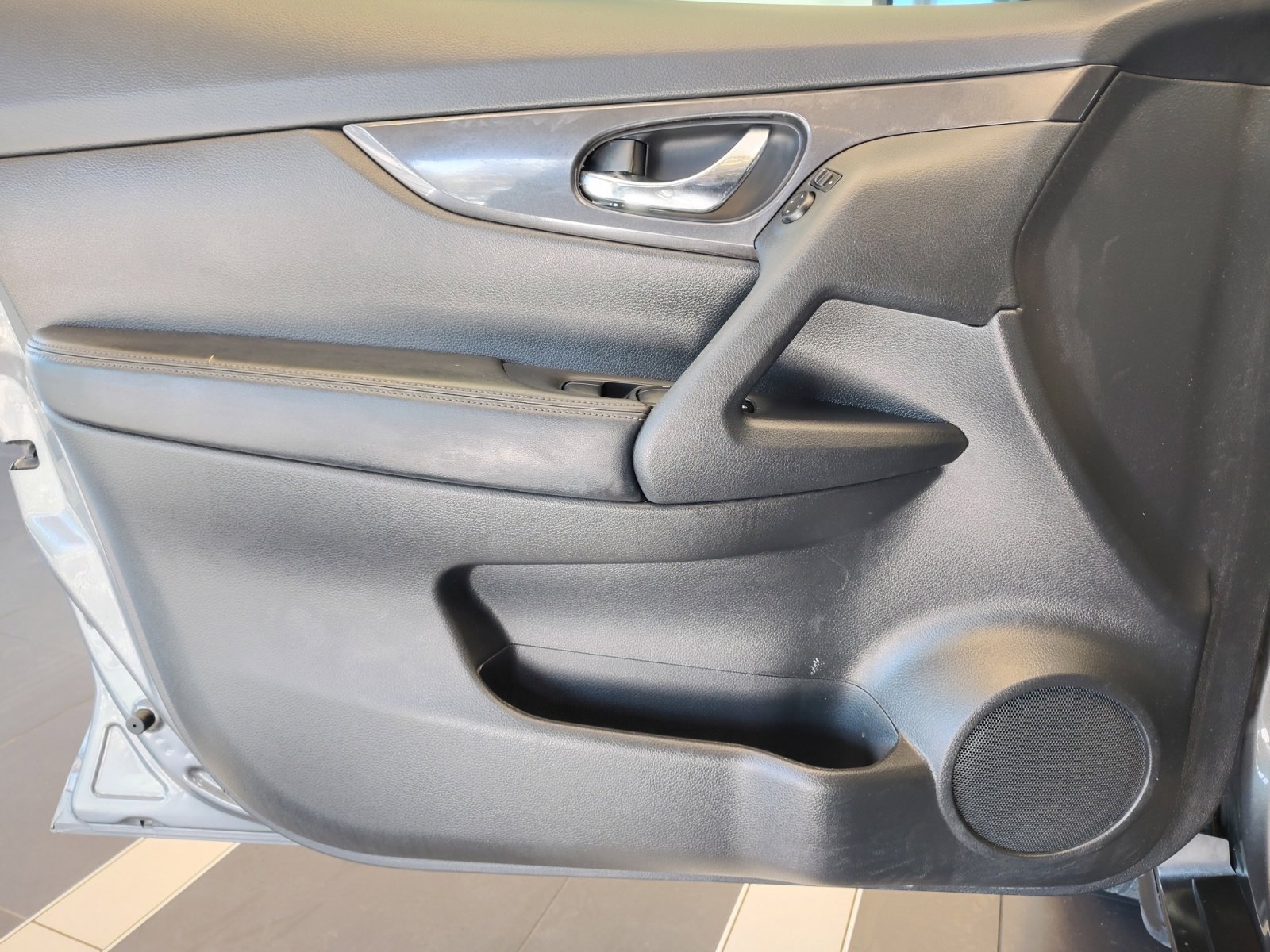 Used 2020 Nissan Rogue S w/ Special Edition Package image 26