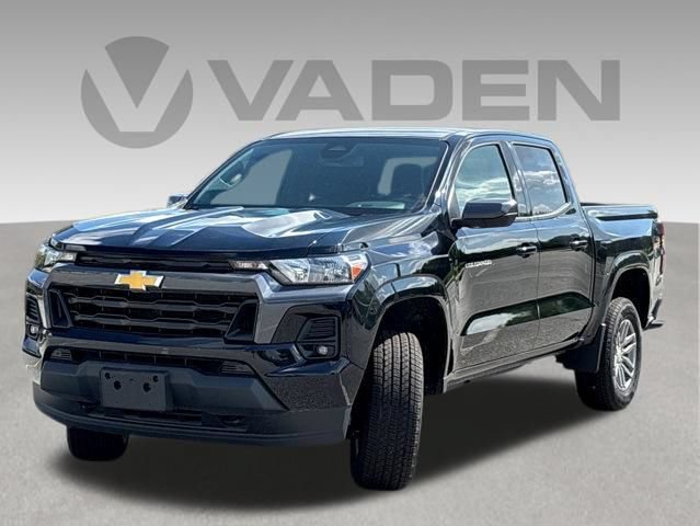 Used 2024 Chevrolet Colorado LT w/ LT Convenience Package II AWD/4WD image 3