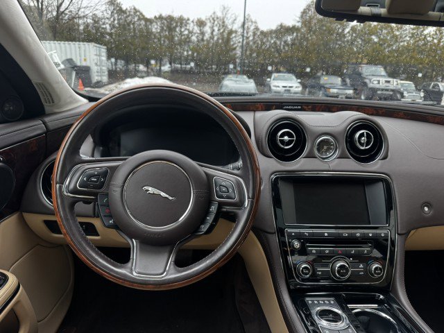 Used 2016 Jaguar XJ R-Sport RWD image 27