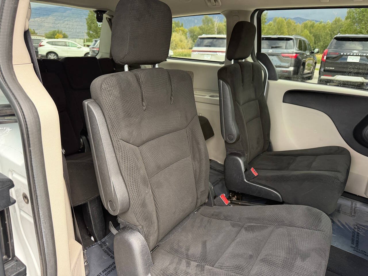 Used 2016 Dodge Grand Caravan SXT FWD image 22