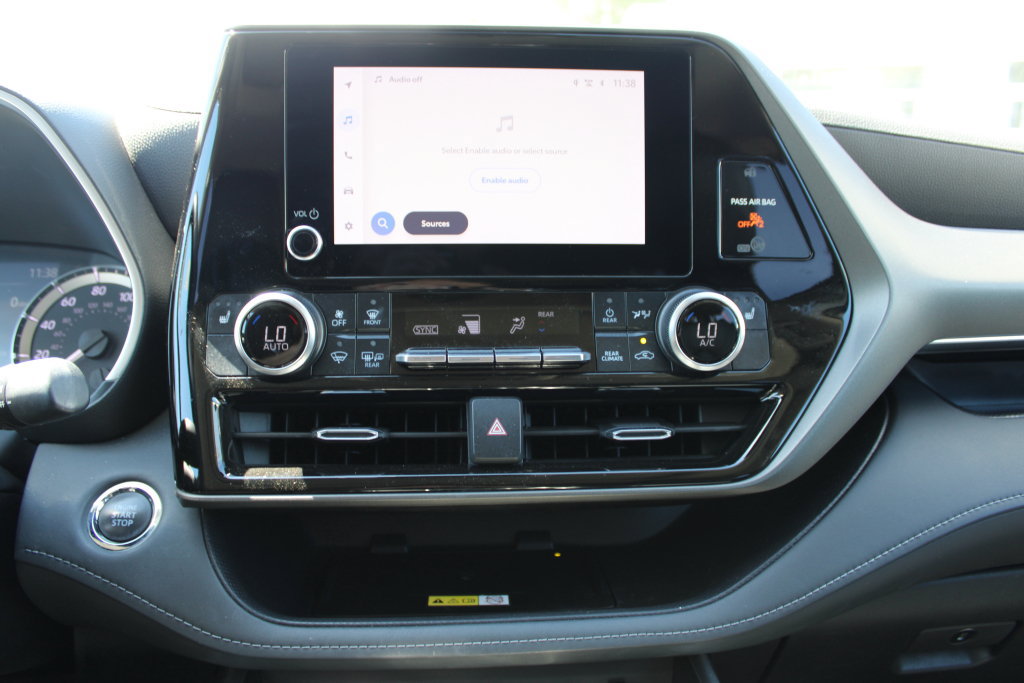 Used 2023 Toyota Highlander XLE FWD image 26