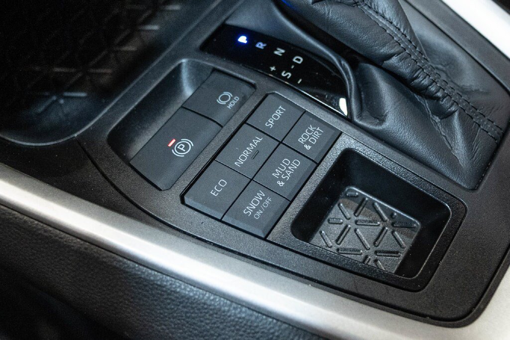 Used 2025 Toyota RAV4 LE AWD/4WD image 23
