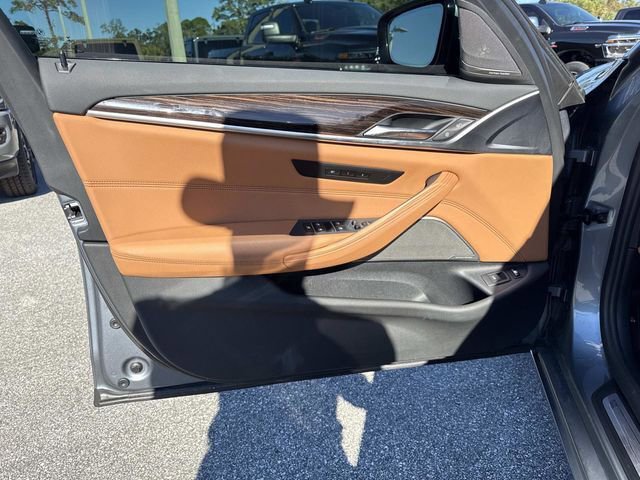 Used 2022 BMW 530e w/ Premium Package image 18