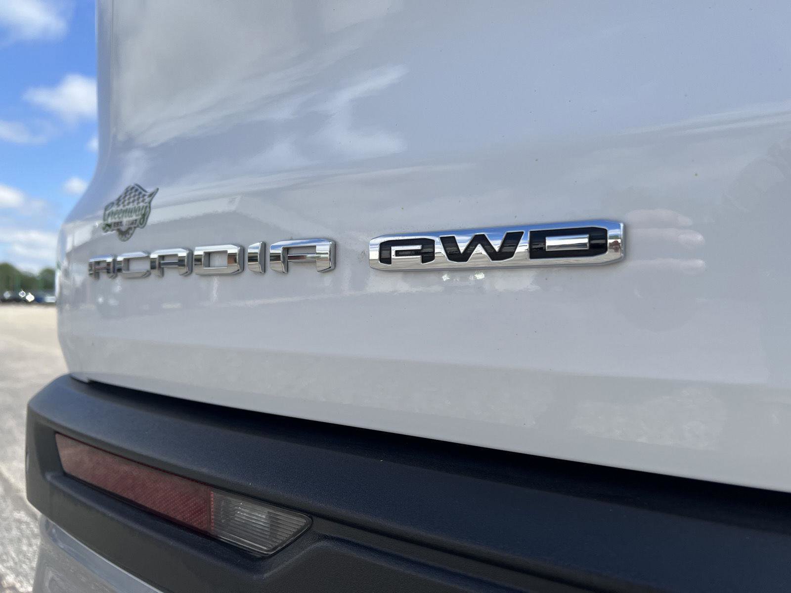 Used 2024 GMC Acadia Elevation AWD/4WD image 8