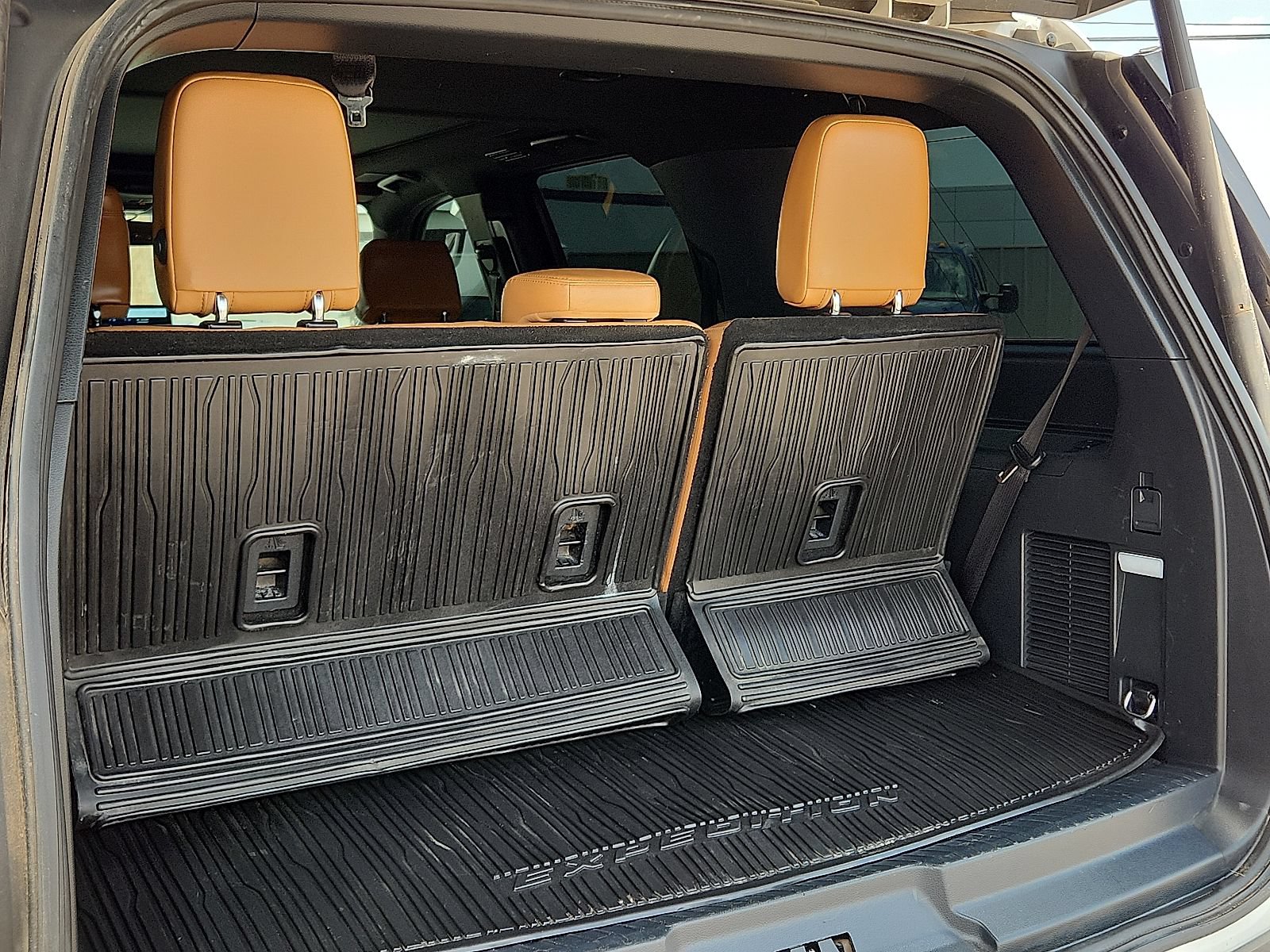 Used 2022 Ford Expedition Platinum RWD image 8
