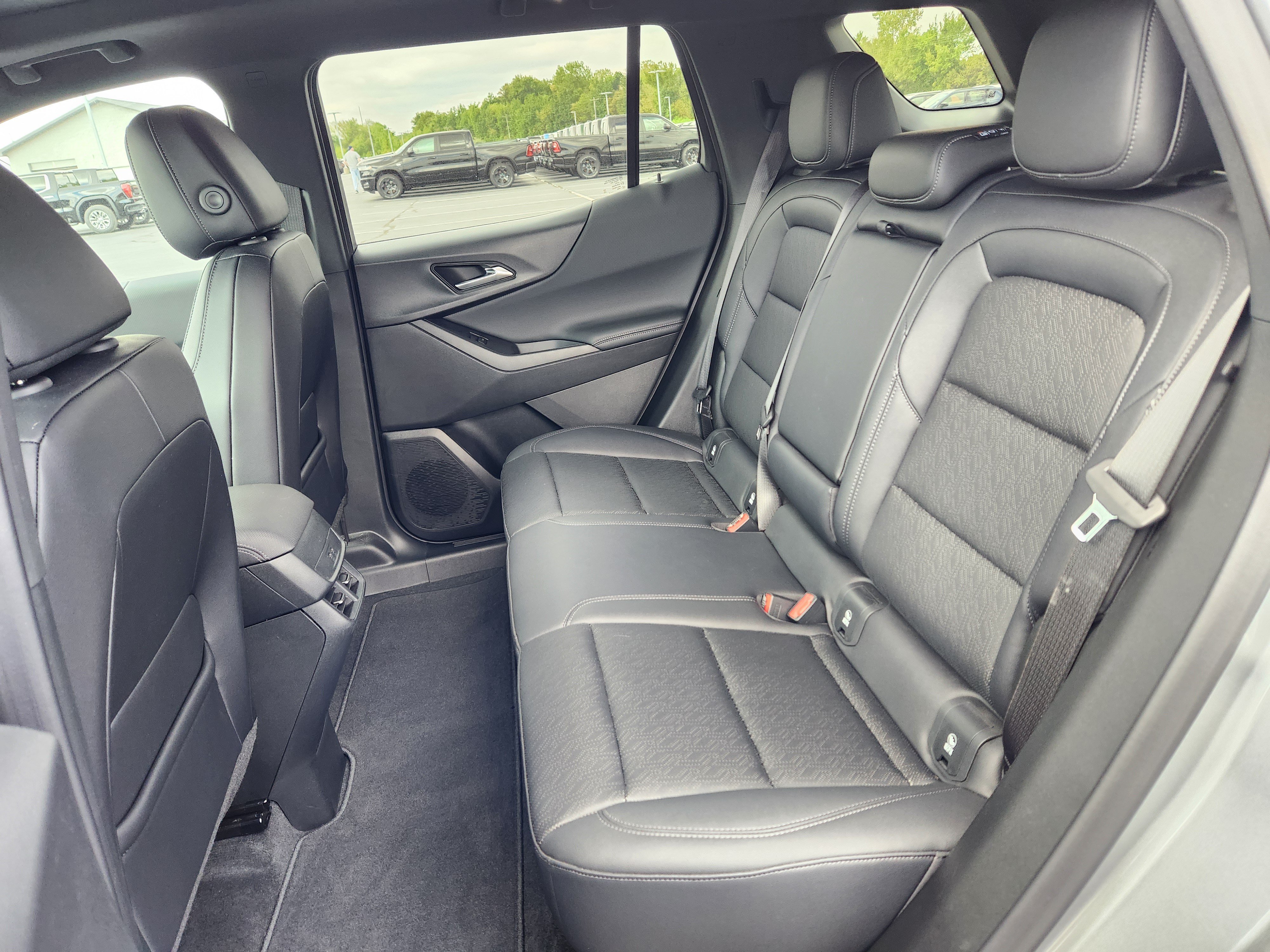 Used 2026 Chevrolet Equinox LT w/ Convenience Package II FWD image 11