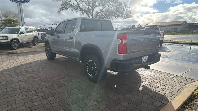 Used 2024 Chevrolet Silverado 1500 ZR2 w/ Technology Package image 5