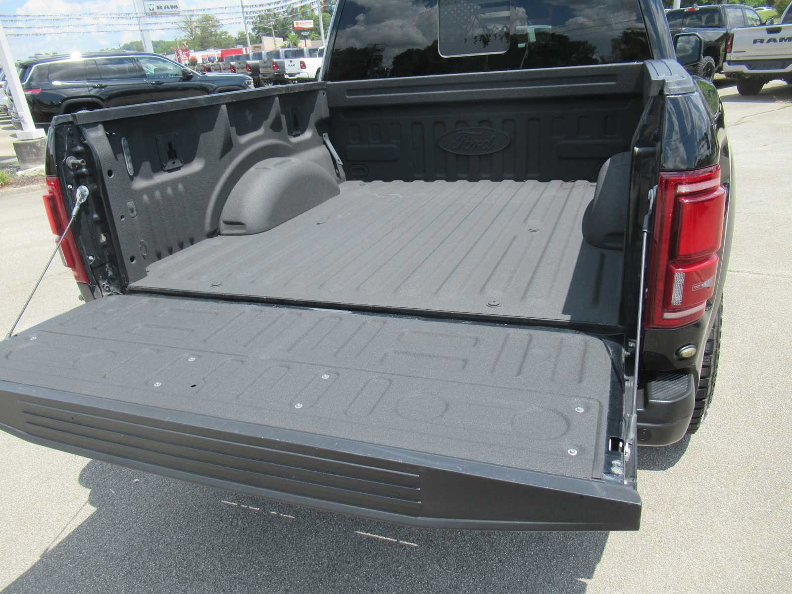 Used 2018 Ford F150 Raptor w/ Equipment Group 802A Luxury image 7