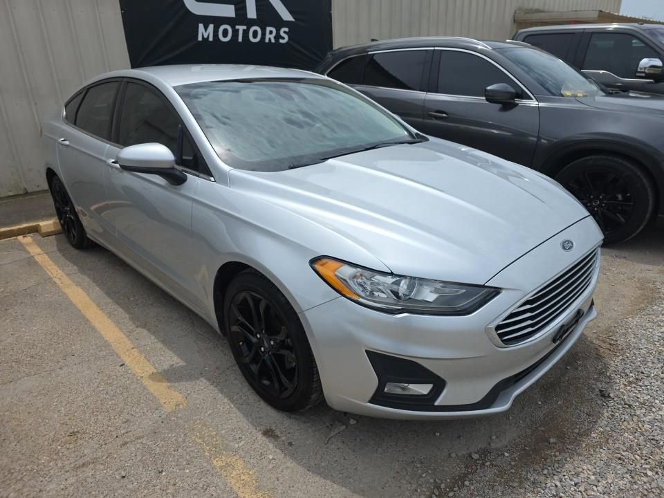 Used 2019 Ford Fusion SE w/ Equipment Group 151A FWD image 4