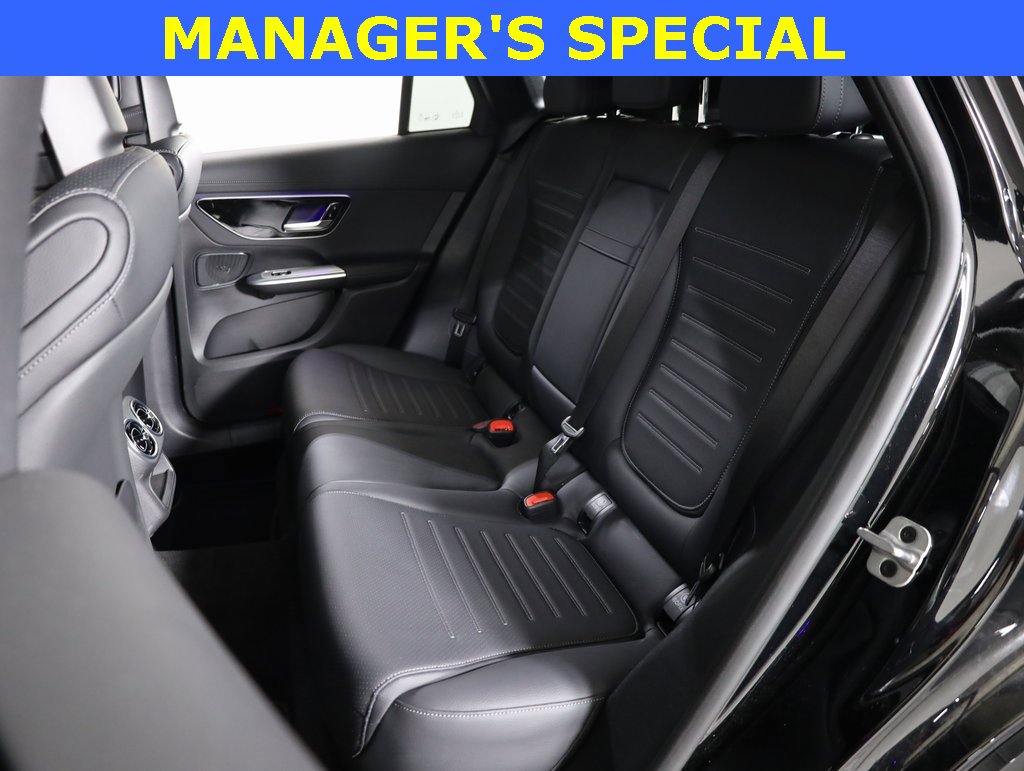 Used 2025 Mercedes-Benz GLC 300 4MATIC image 37