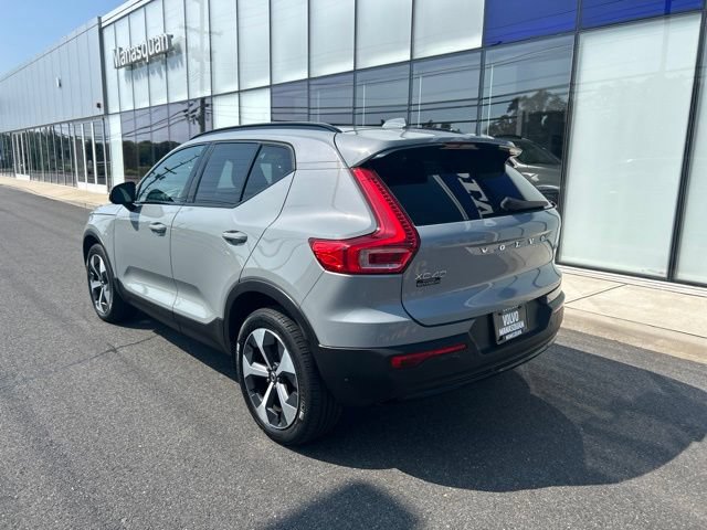 Used 2024 Volvo XC40 B5 Core AWD/4WD image 3