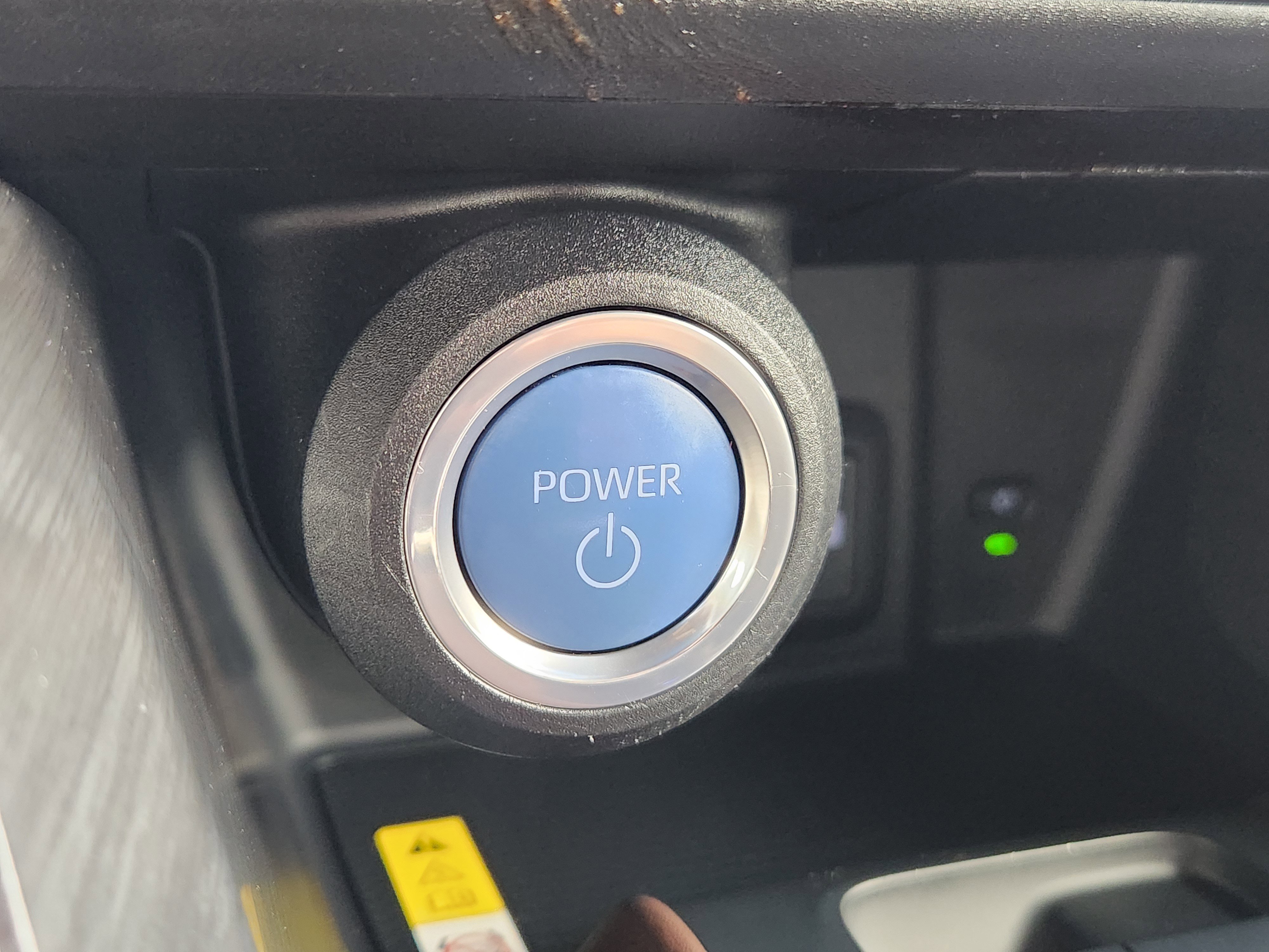 Used 2022 Toyota Venza XLE image 16