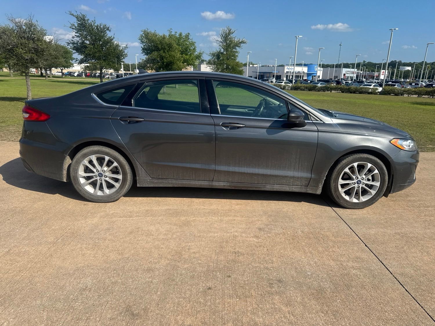 Used 2020 Ford Fusion SE FWD image 10