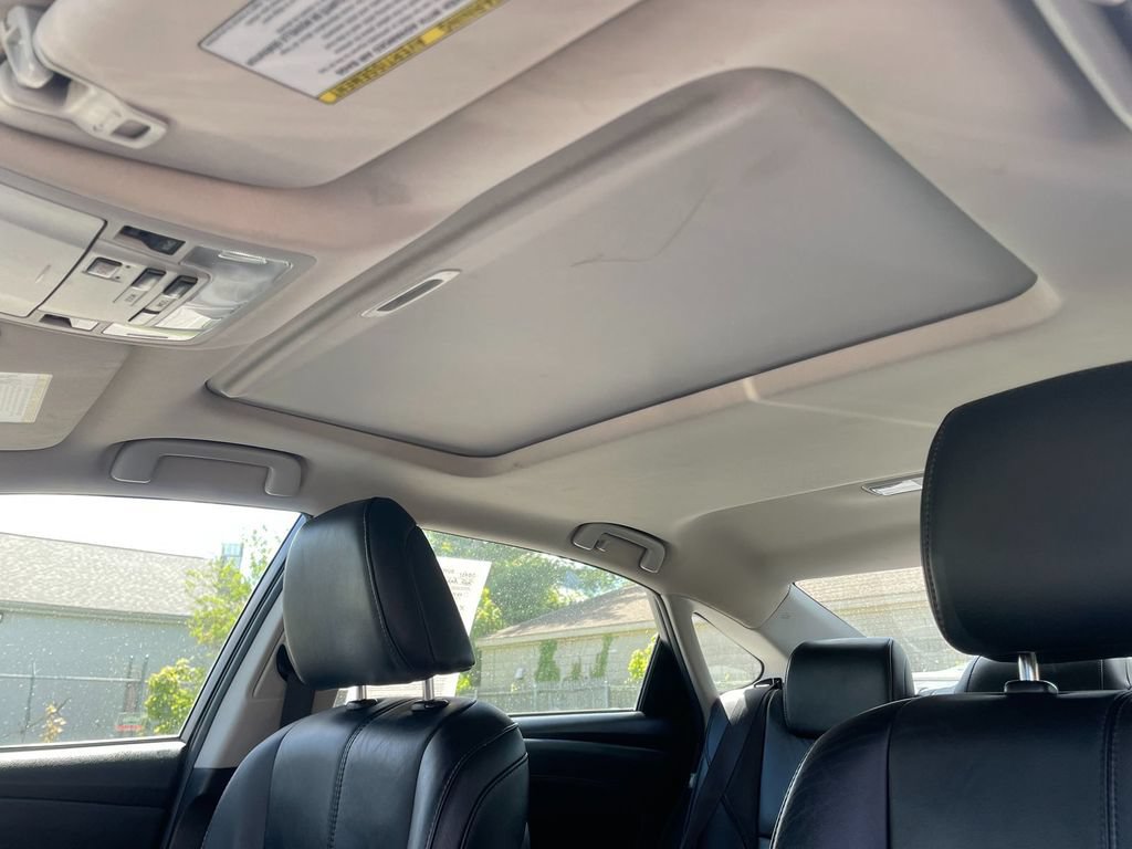 Used 2013 Toyota Avalon Limited w/ Technology Pkg FWD image 22