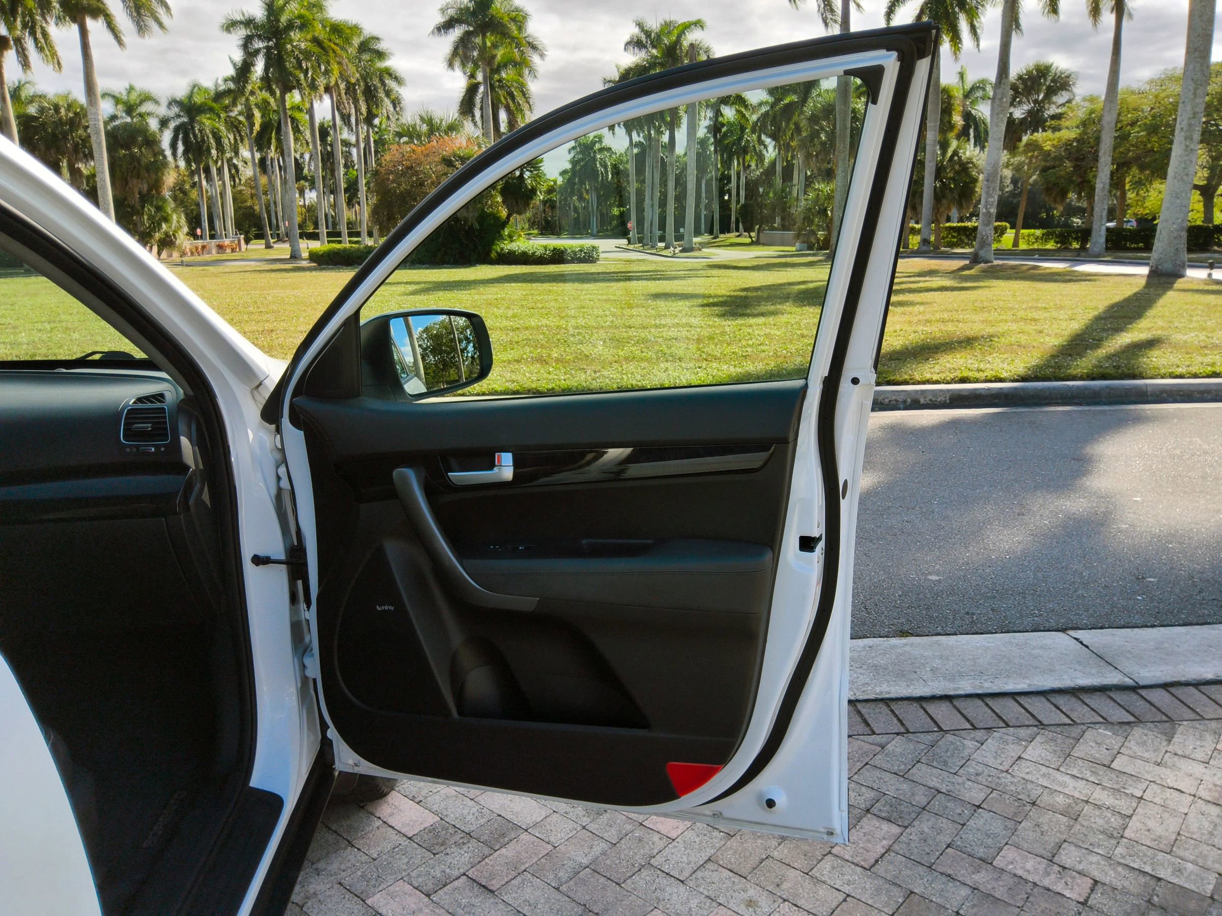 Used 2015 Kia Sorento EX w/ EX V6 Touring Package image 35