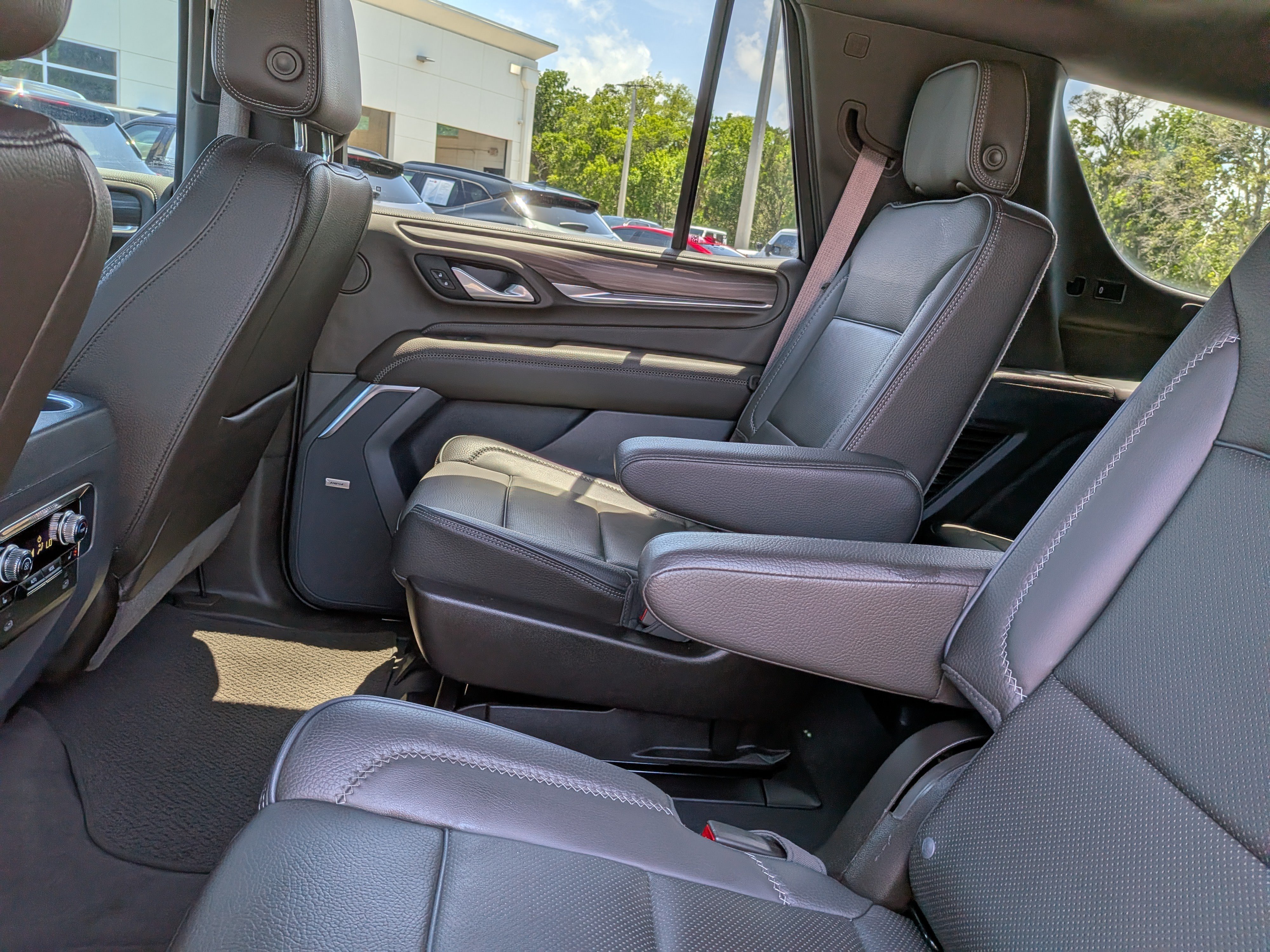 Certified 2022 GMC Yukon Denali AWD/4WD image 17