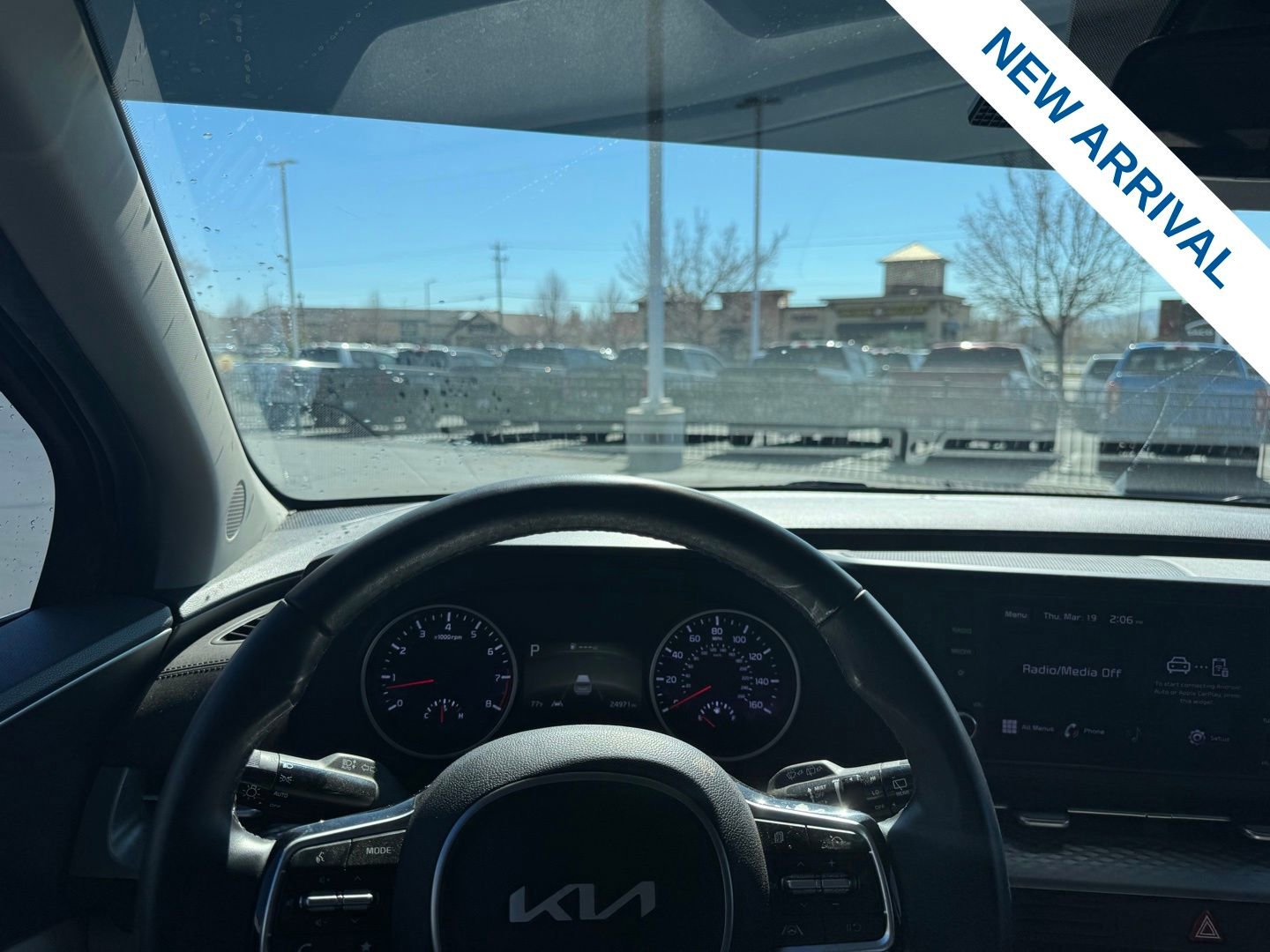 Used 2022 Kia Carnival LX image 18