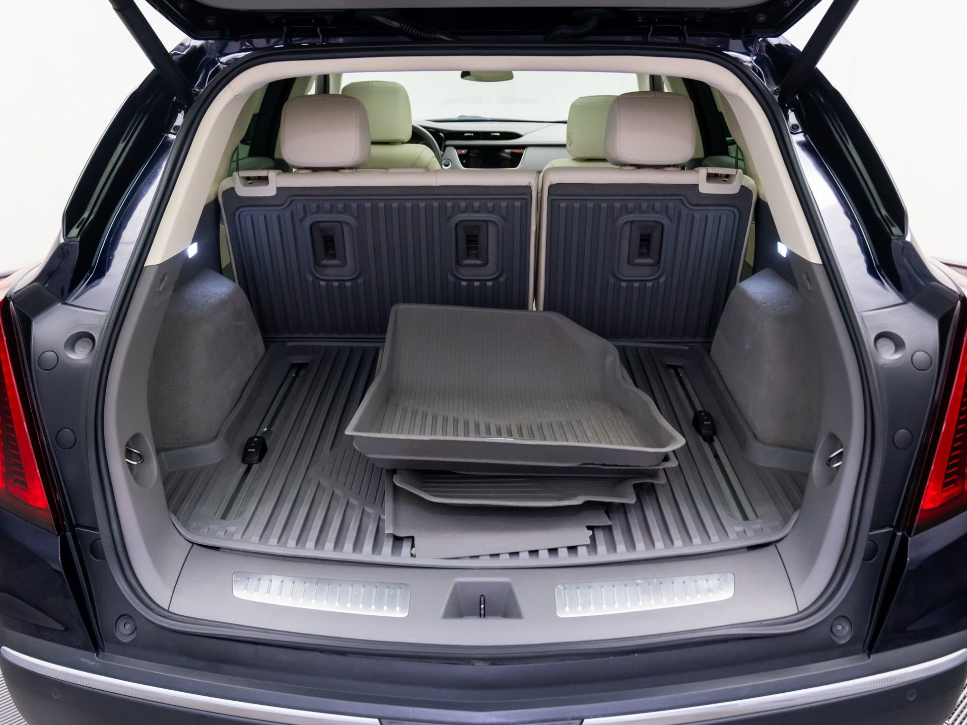 Certified 2022 Cadillac XT5 Premium Luxury w/ LPO, Floor Liner Package image 33