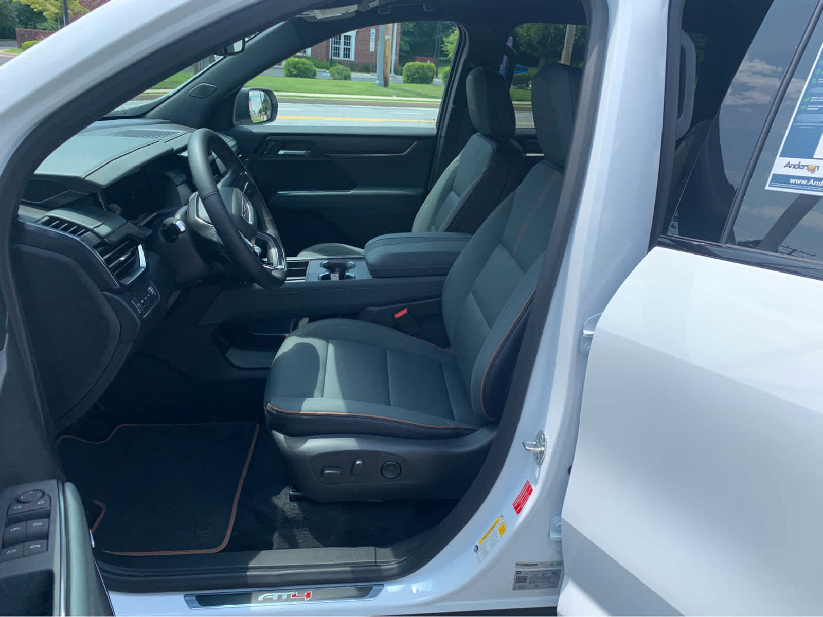 Used 2025 GMC Acadia AT4 AWD/4WD image 11