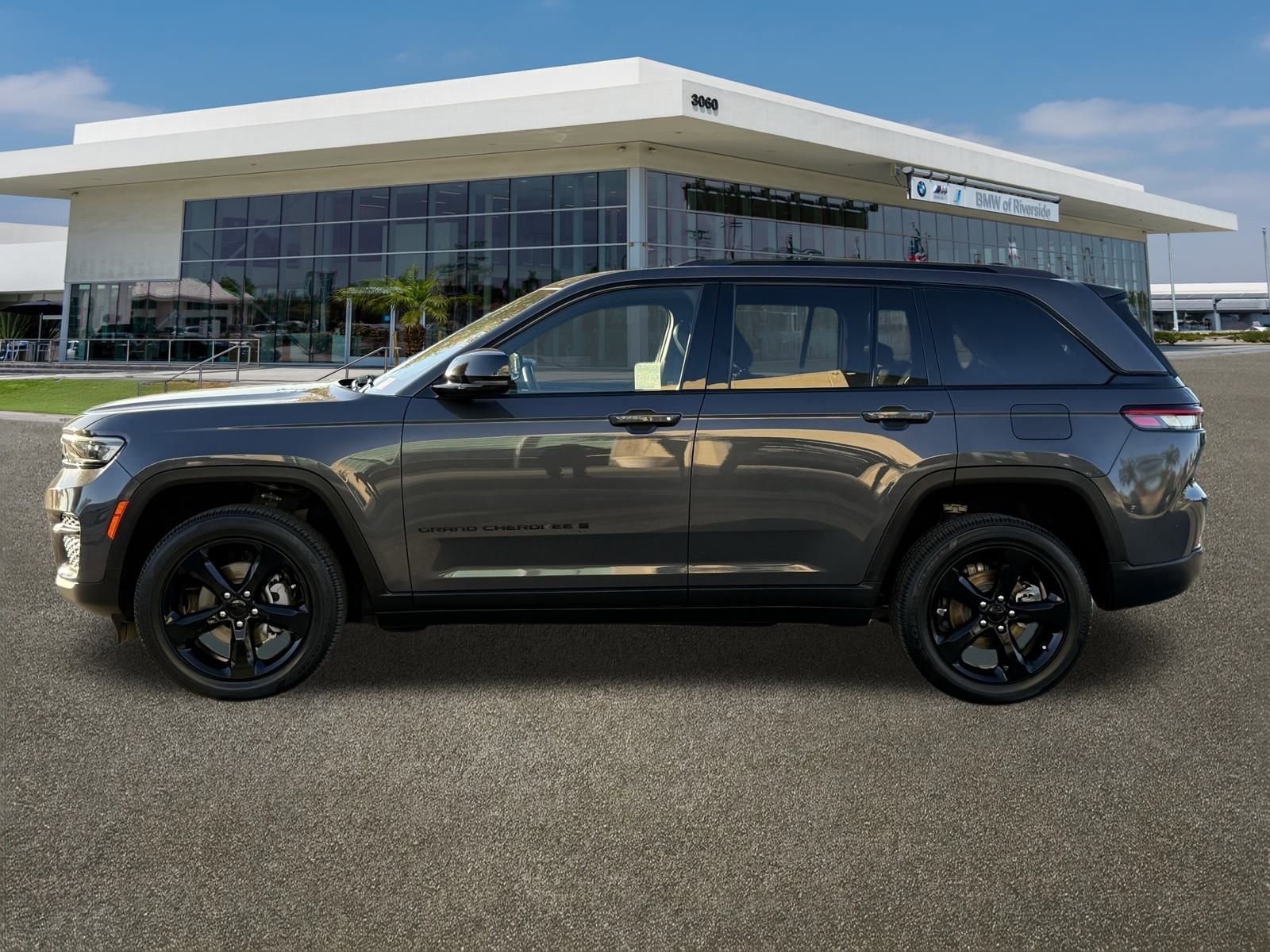 Used 2022 Jeep Grand Cherokee Altitude image 6