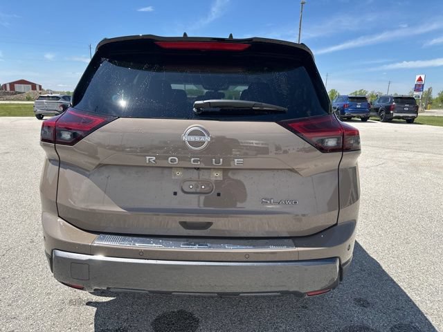 Used 2025 Nissan Rogue SL w/ Tech Package AWD/4WD image 4