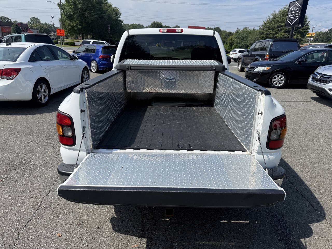Used 2004 GMC Sierra 1500 SLE w/ Light Duty Power Package RWD image 10