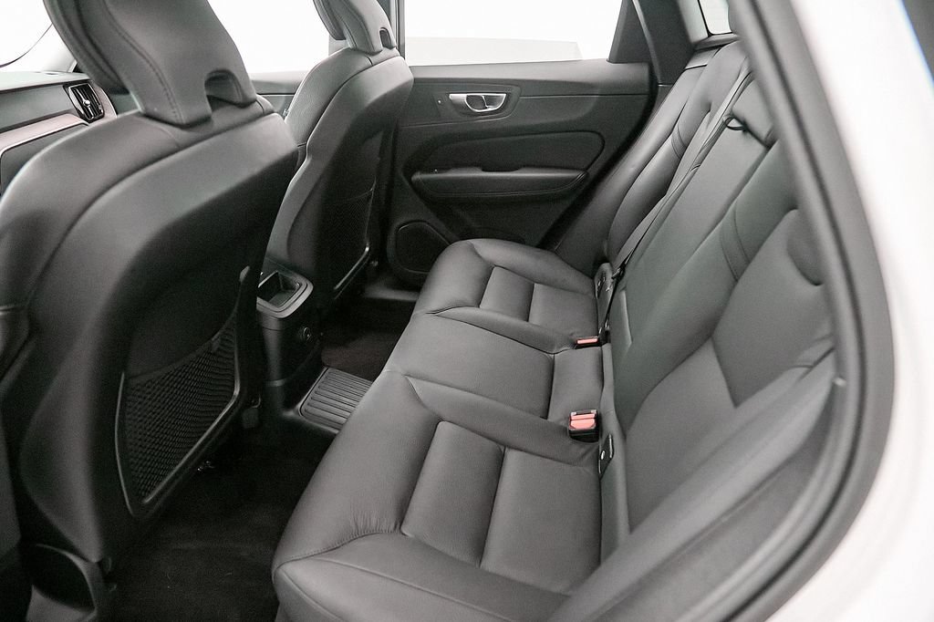 Certified 2024 Volvo XC60 T8 Plus w/ Protection Package Premier AWD/4WD image 20