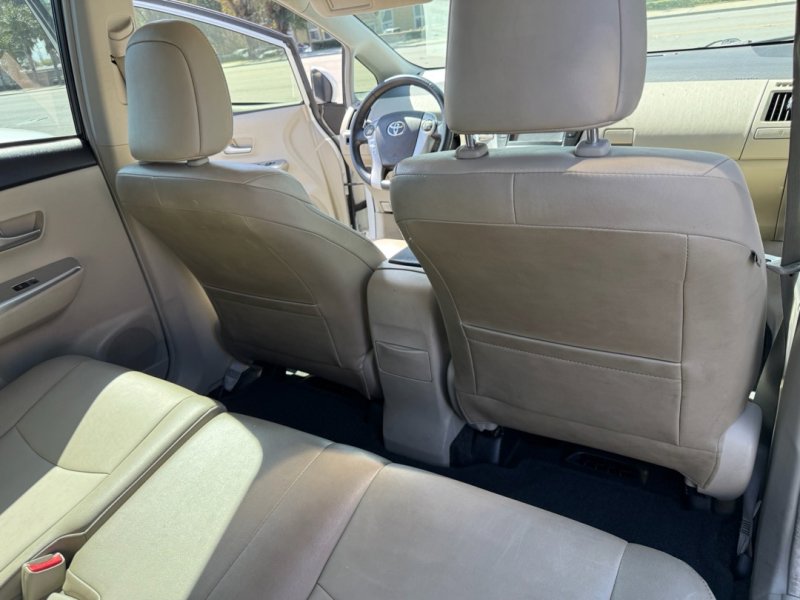 Used 2014 Toyota Prius V Five image 24