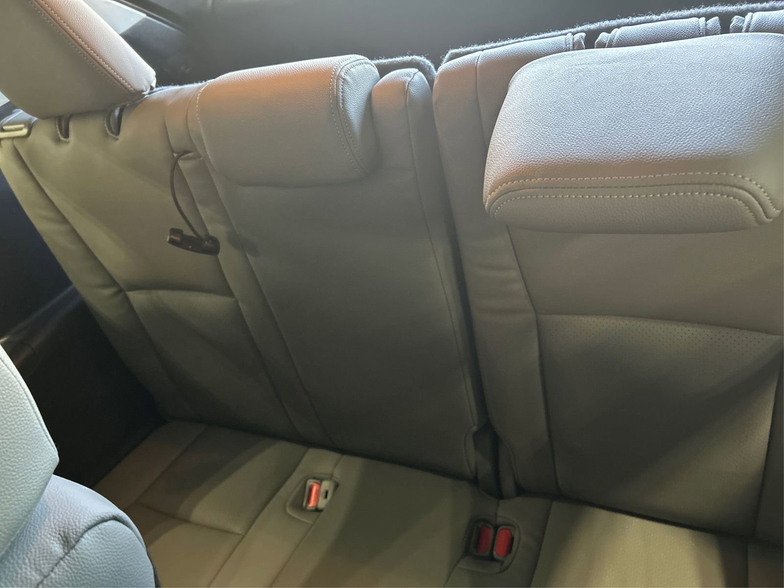 Used 2023 Toyota Highlander LE AWD/4WD image 30