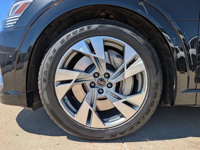 Used 2023 Audi e-tron Premium Plus AWD/4WD image 13