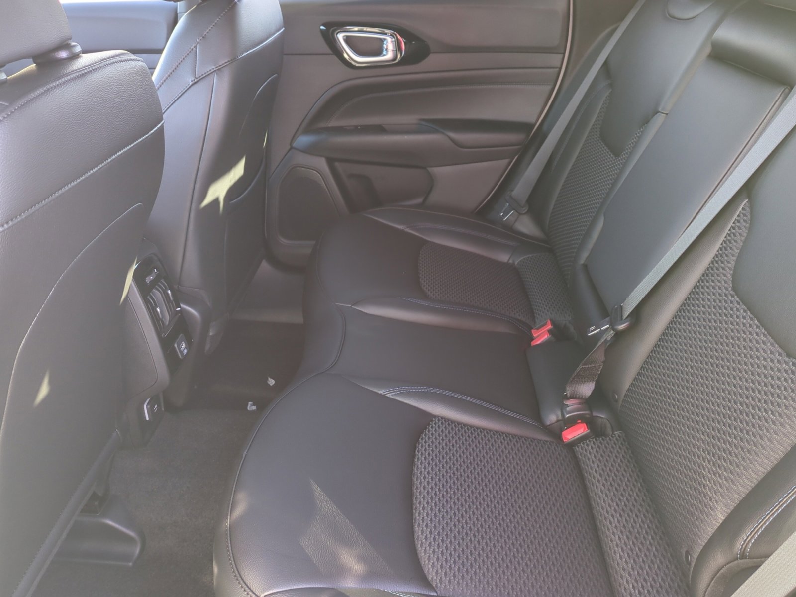 New 2026 Jeep Compass Latitude image 17