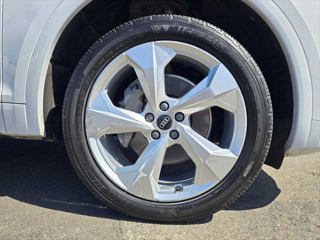 Used 2021 Audi Q5 2.0T Premium Plus w/ Premium Plus Package AWD/4WD image 9