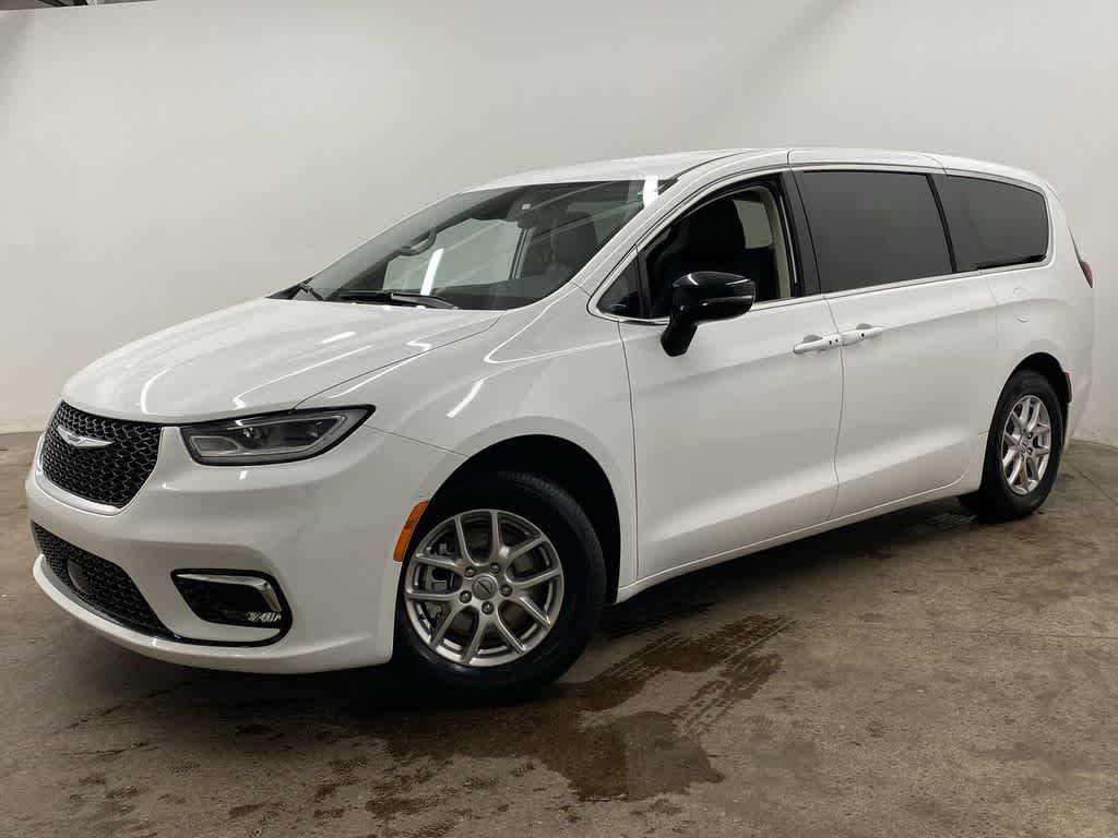 Used 2024 Chrysler Pacifica Touring-L