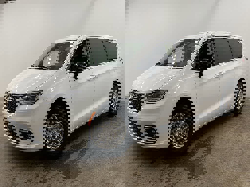 Used 2024 Chrysler Pacifica Touring-L image 1