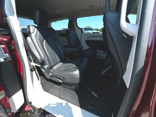 Used 2019 Chrysler Pacifica Touring-L Plus w/ Tire & Wheel Group FWD image 27