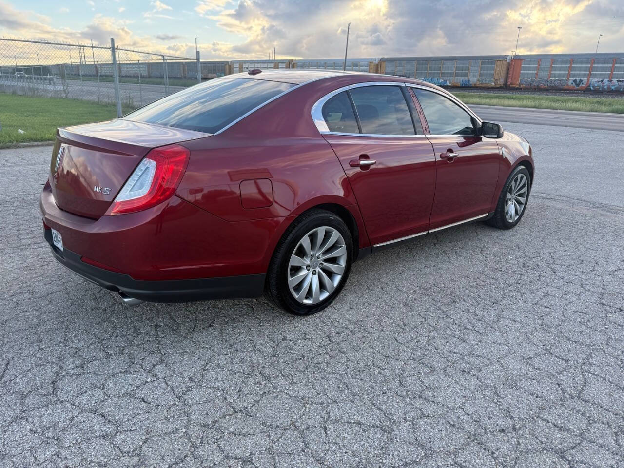 Used 2014 Lincoln MKS FWD image 5