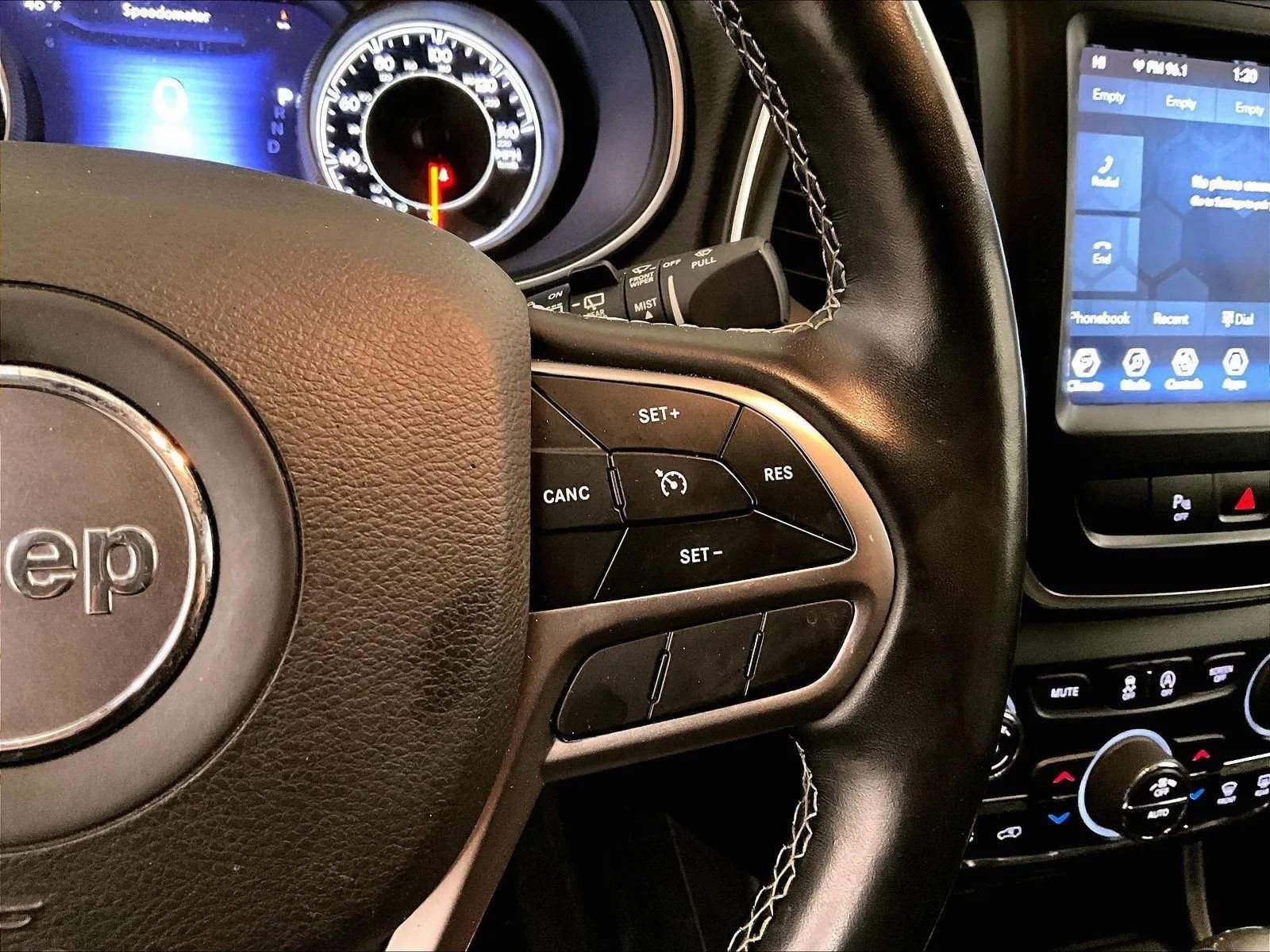 Used 2021 Jeep Cherokee Latitude Lux 80th Anniv w/ Quick Order Package 26U 80TH image 18