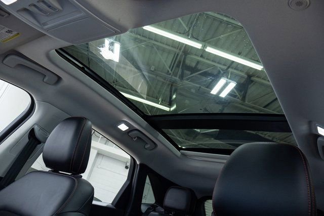 Used 2022 Ford Escape SEL w/ SEL Stealth AWD Package image 15