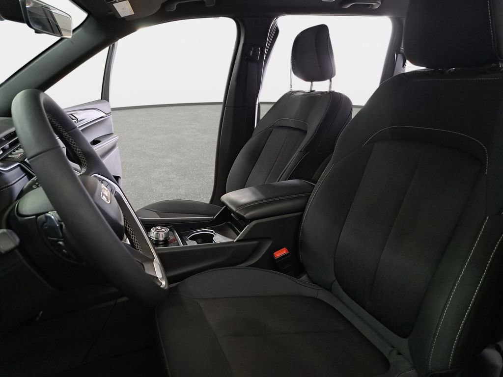 Used 2025 Jeep Grand Cherokee Laredo w/ Luxury Tech Group I image 17